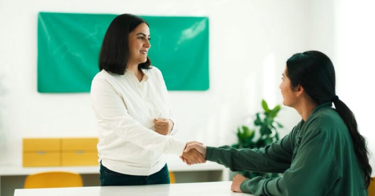 ¿Automatizar o Contratar a Alguien? Cómo Decidirlo
