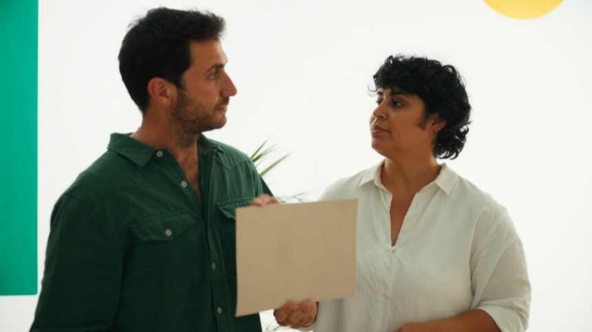 Reunión breve con una sola hoja para decidir con los KPIs de marketing de una pyme