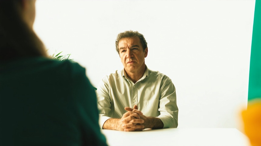 Empresario entendiendo por qué importa tener un sistema digital